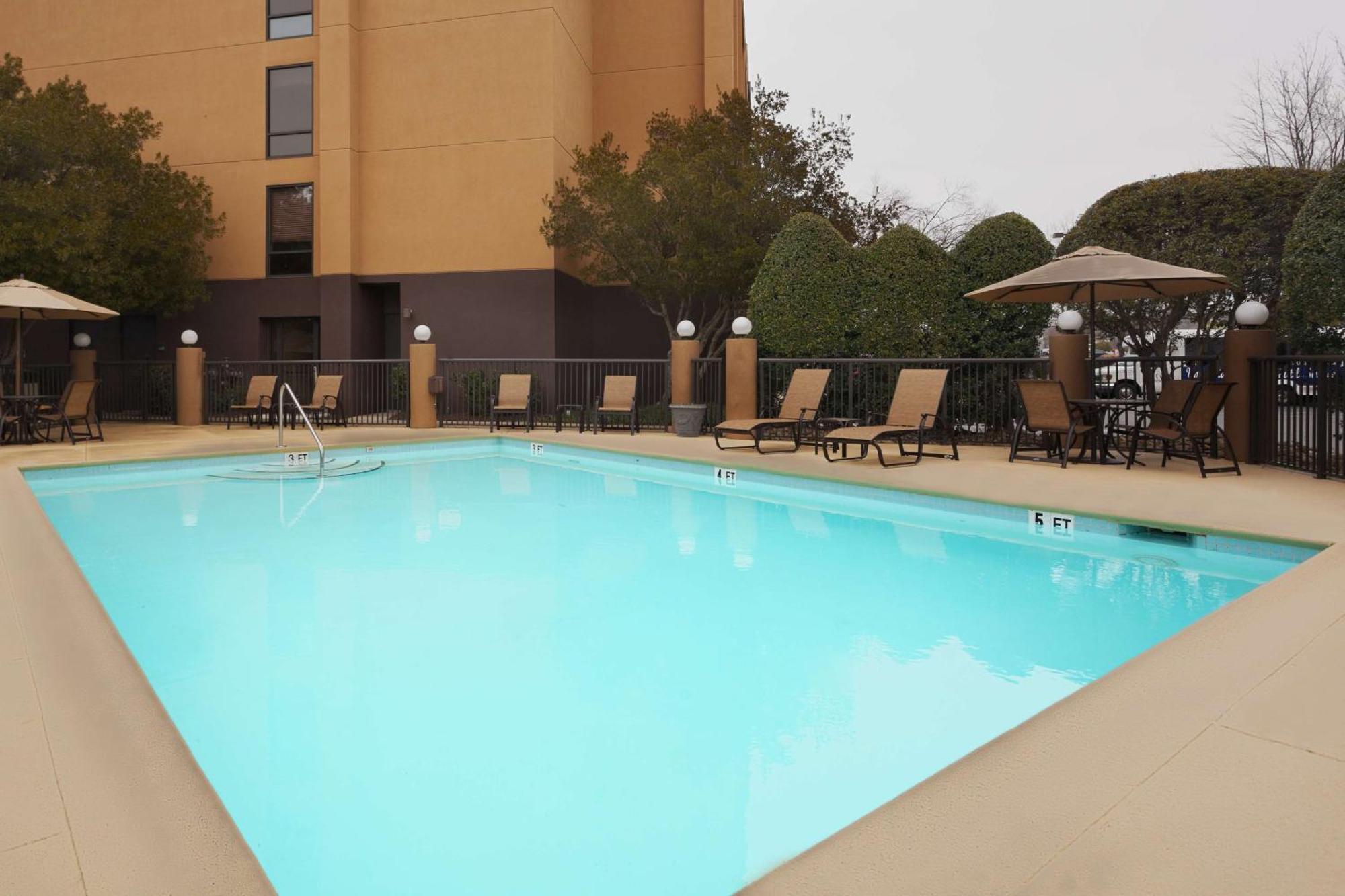 Hampton Inn Charlotte University Place Extérieur photo