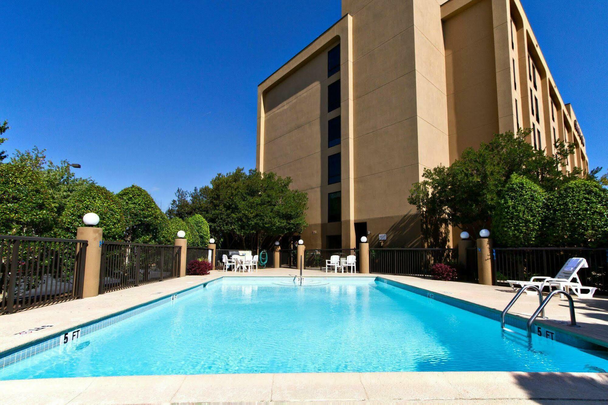 Hampton Inn Charlotte University Place Extérieur photo